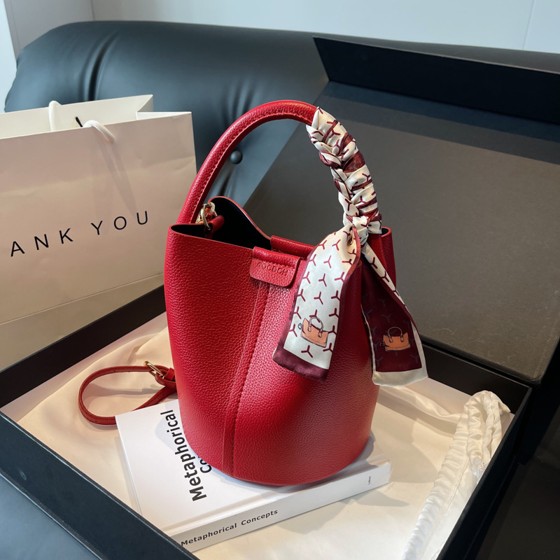 Luxury Bags On Sales - Tas bahu dan selempang PU merah